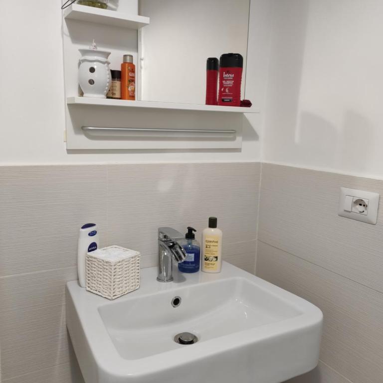 La Casa di Emanuela - Appartamento con 2 Camere da Letto - 40