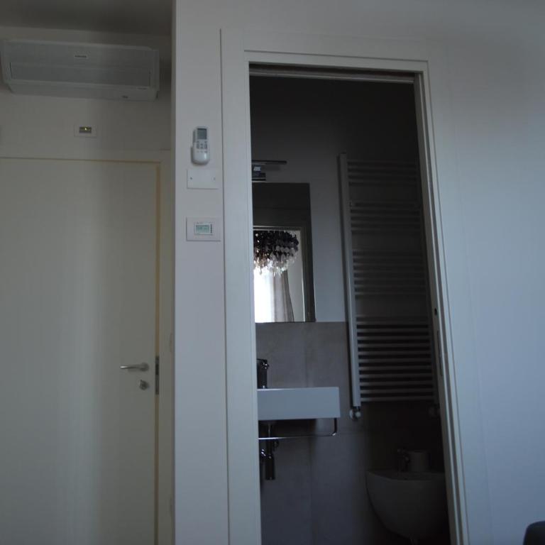 Camere Scandellara 24 - Camera Matrimoniale con Bagno Privato - 28