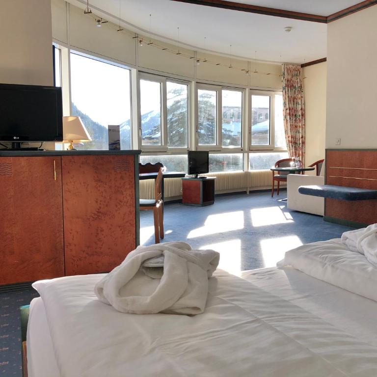 Thermal Hotels & Walliser Alpentherme Leukerbad - Panorama-Junior Suite - 6