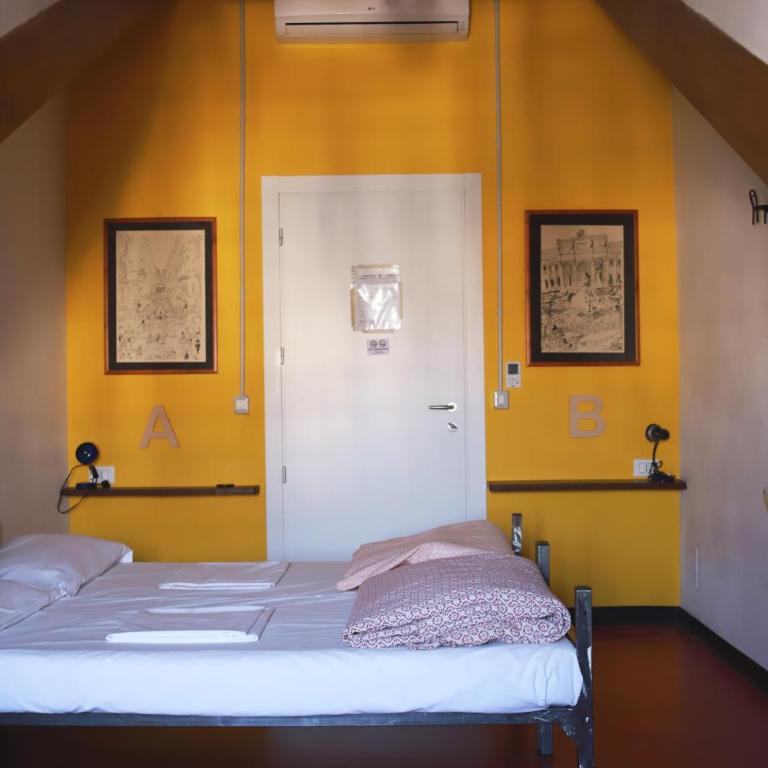 Attic Hostel Torino - Camera Doppia con Letti Singoli e Bagno in Comune - 1