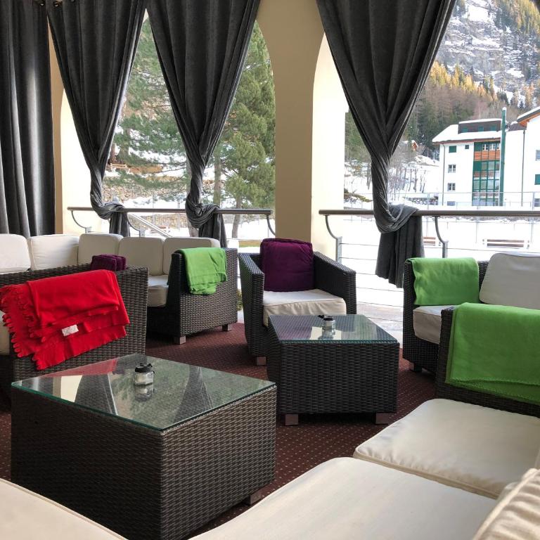 Thermal Hotels & Walliser Alpentherme Leukerbad - Suite Grand Bain mit Kingsize-Bett - 6
