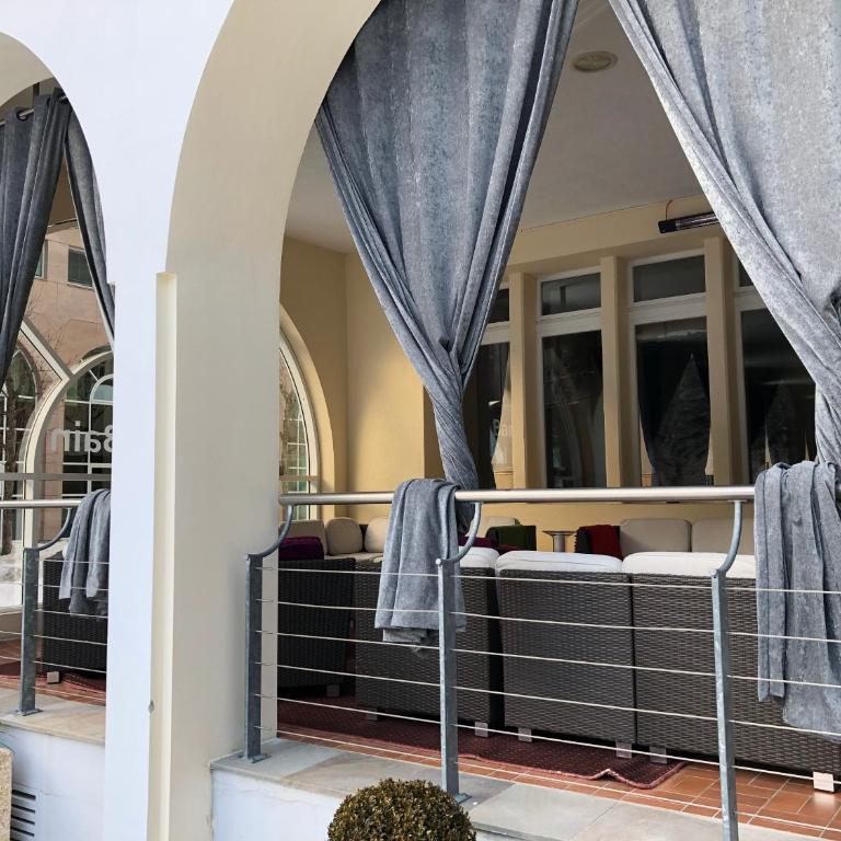 Thermal Hotels & Walliser Alpentherme Leukerbad - Suite Grand Bain mit Kingsize-Bett - 5