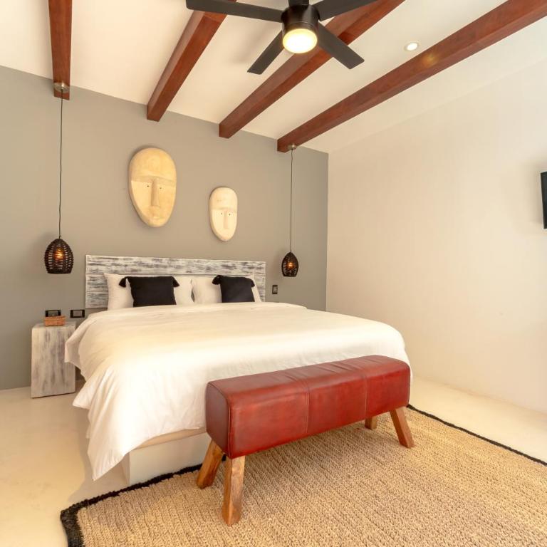 BT Rooms Tulum - Habitación con cama extragrande y vistas a la piscina - 10