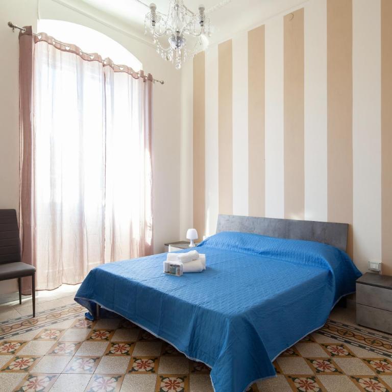 Rent Rooms La Spezia - Habitación con cama extragrande y balcón - 1