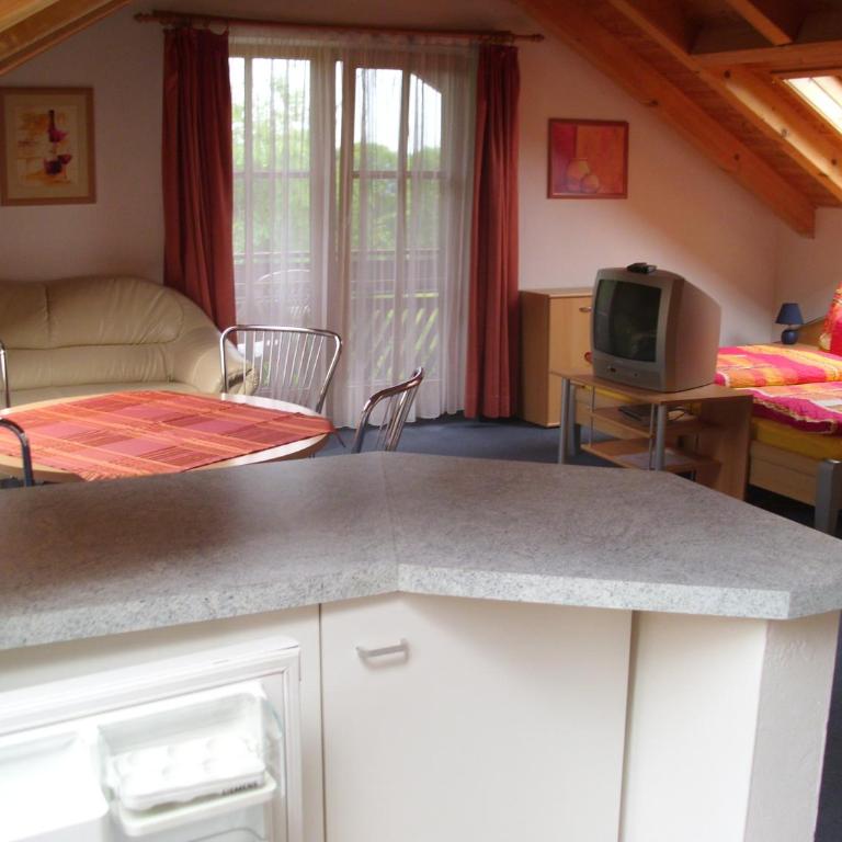 Ferienwohnung Angelika Neuner - Apartment mit 1 Schlafzimmer - 1
