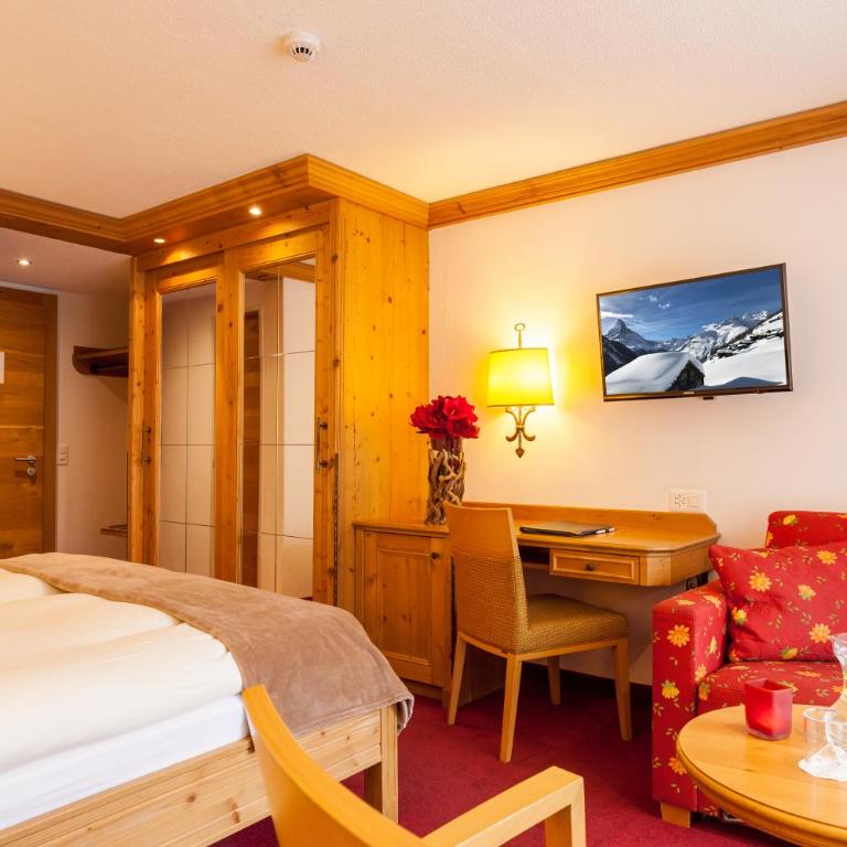 Hotel Holiday - Superior Doppelzimmer mit Balkon - 3