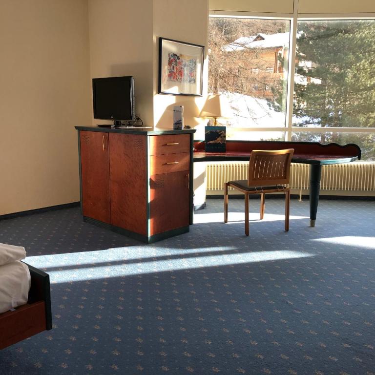 Thermal Hotels & Walliser Alpentherme Leukerbad - Panorama-Junior Suite - 9