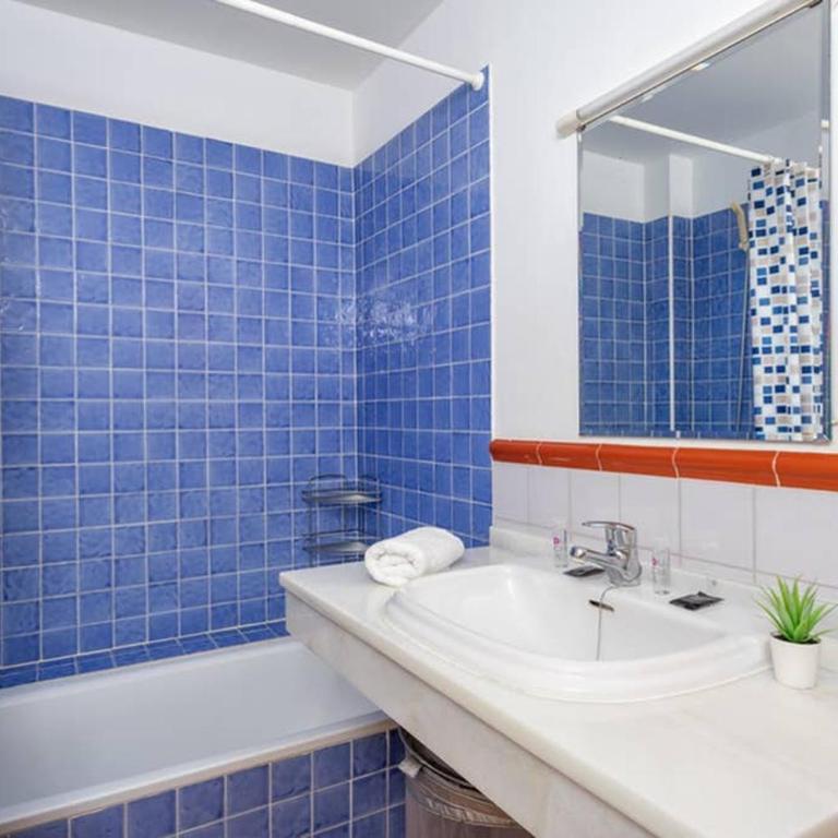 Lovely seaview apartment by Costarentals - Ref 106 - Two-Bedroom Apartment - 17