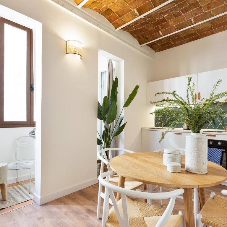 Diagonal Apartments by Olala Homes - Two-Bedroom Apartment - 17