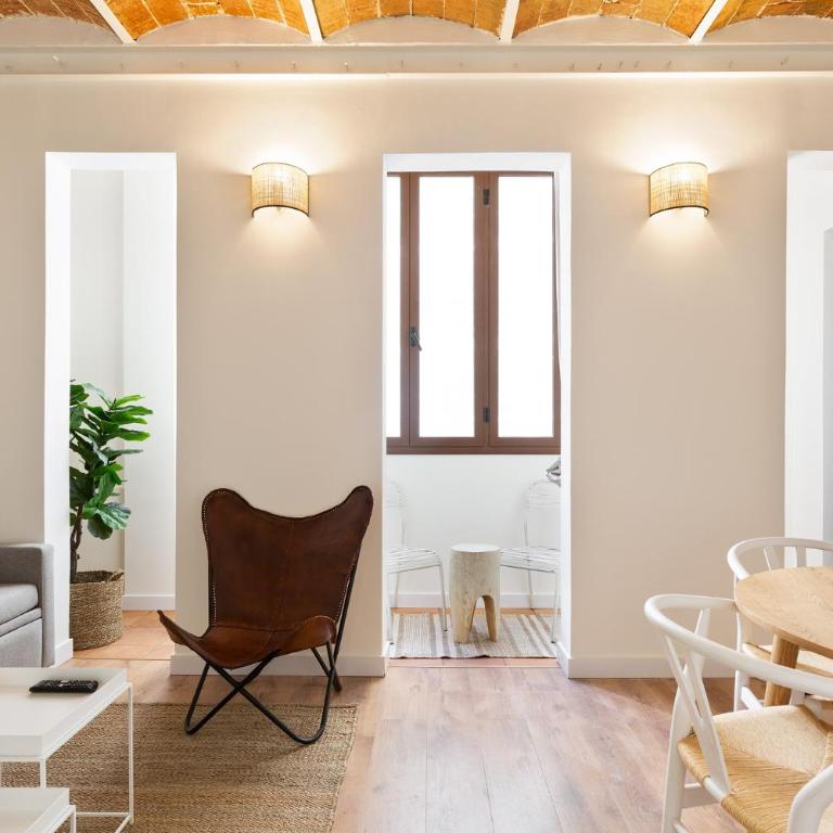 Diagonal Apartments by Olala Homes - Two-Bedroom Apartment - 4