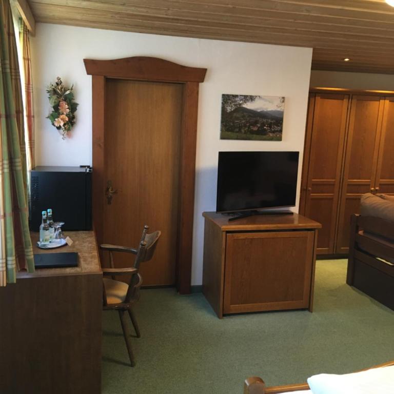 Kur- und Ferienhotel Haser - Standard Dreibettzimmer - 5