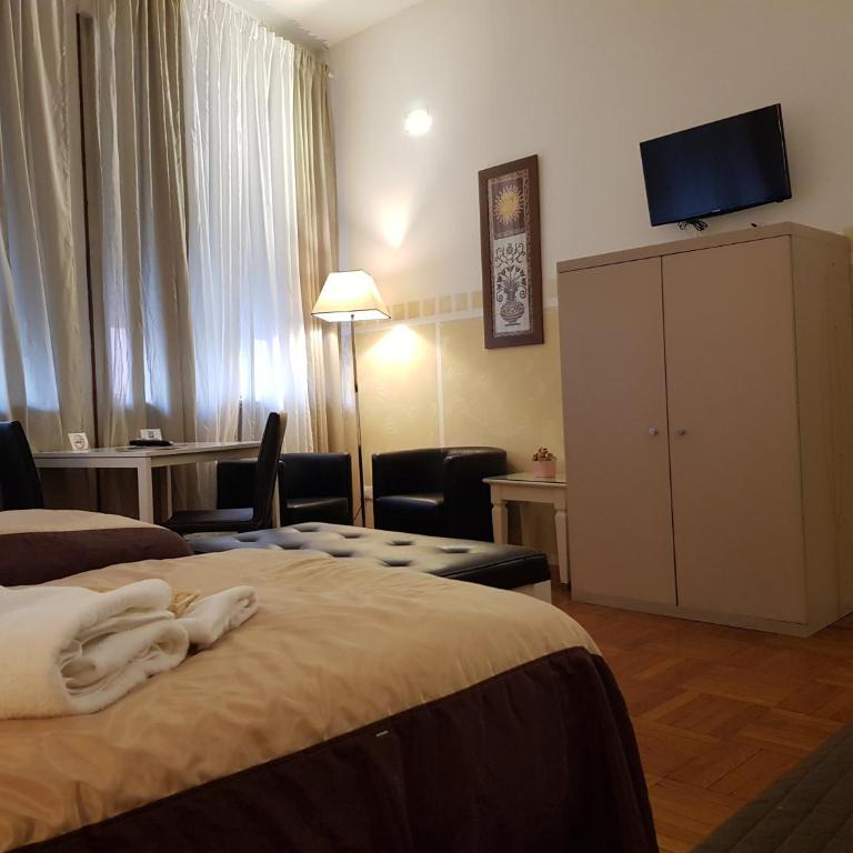 Locazione Turistica Cittadella - Camera Matrimoniale/Doppia con Letti Singoli con Bagno in Comune - 11