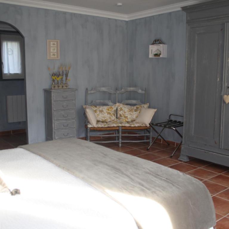 Le Mas Vigneron - Habitación con cama extragrande y vistas al jardín - 3