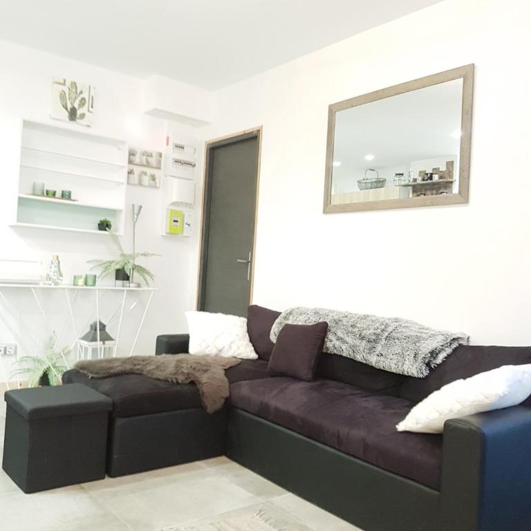 LES VAGUES, plage et centre à pied, terrasse rez-de-ch, parking gratuit, lits faits, animal bienvenu - Apartment - Erdgeschoss - 6
