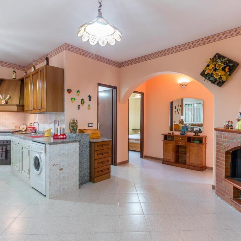Red house near the sandy beach, parking & wi-fi - Casa con 3 Camere da Letto - 10