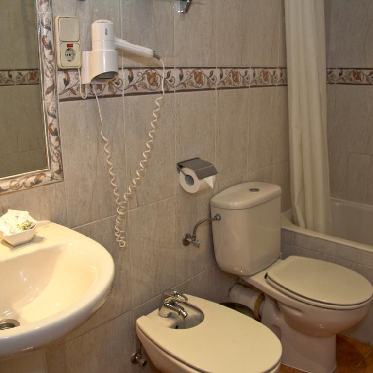 Hostal Los Alpes - Triple Room - 4