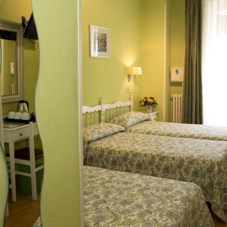Hostal Los Alpes - Triple Room - 8