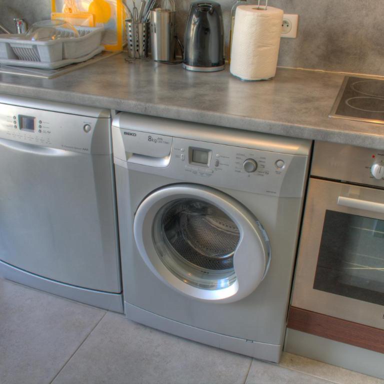 BEL APPARTEMENT PROCHE PLAGE ET CENTRE VILLE - Appartement 2 Chambres - 27