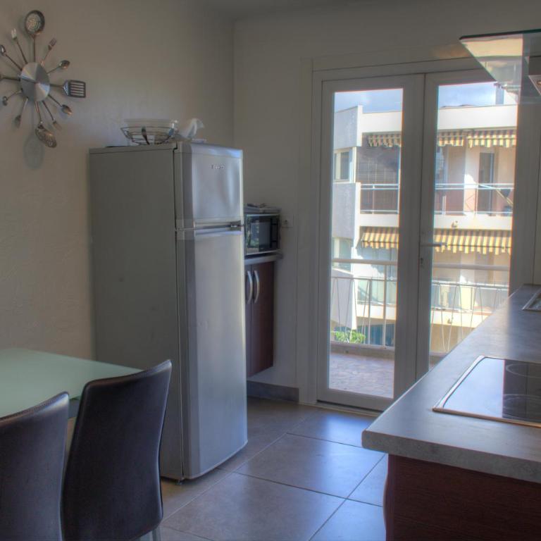 BEL APPARTEMENT PROCHE PLAGE ET CENTRE VILLE - Appartement 2 Chambres - 26
