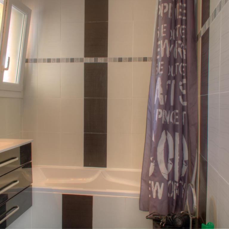 BEL APPARTEMENT PROCHE PLAGE ET CENTRE VILLE - Appartement 2 Chambres - 25