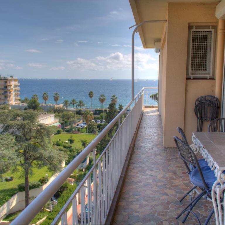 BEL APPARTEMENT PROCHE PLAGE ET CENTRE VILLE - Appartement 2 Chambres - 13