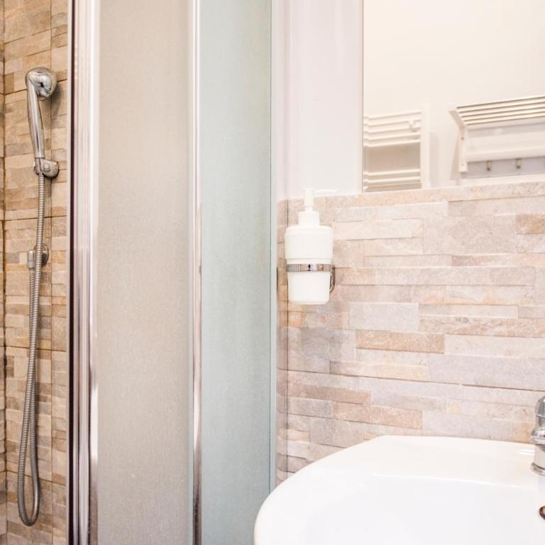 Piazza Cavour Suite - Camera Tripla con Bagno Privato - 7