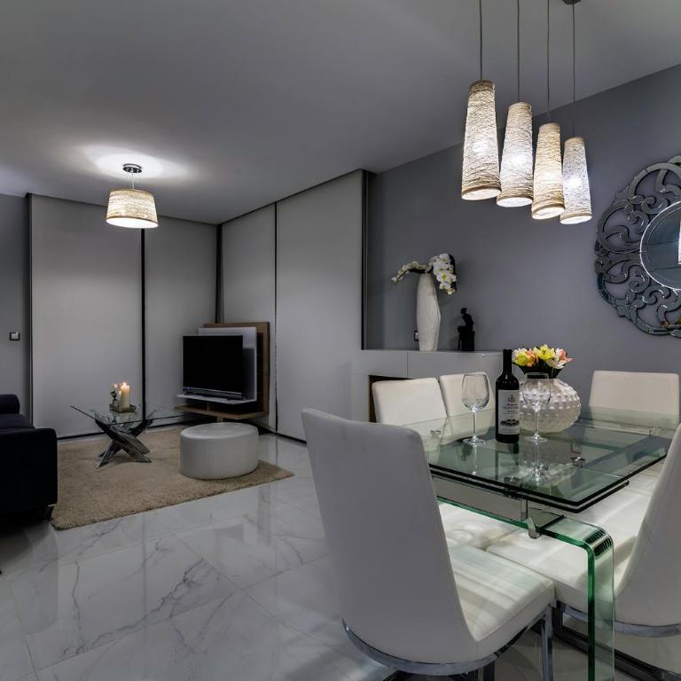 INFINITY SUNNY VIEW Deluxe - Three-Bedroom Apartment - 40