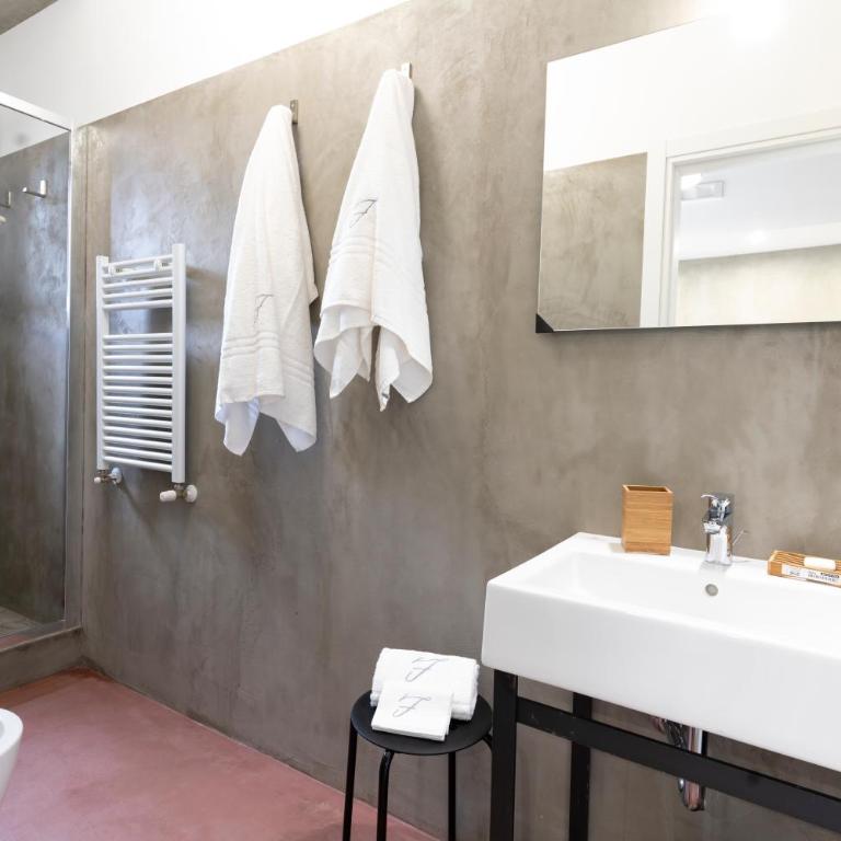 Florestine Napoli - Camera Matrimoniale con Bagno Privato - 18