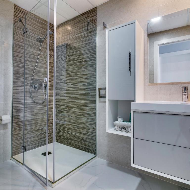 INFINITY SUNNY VIEW Deluxe - Three-Bedroom Apartment - 32