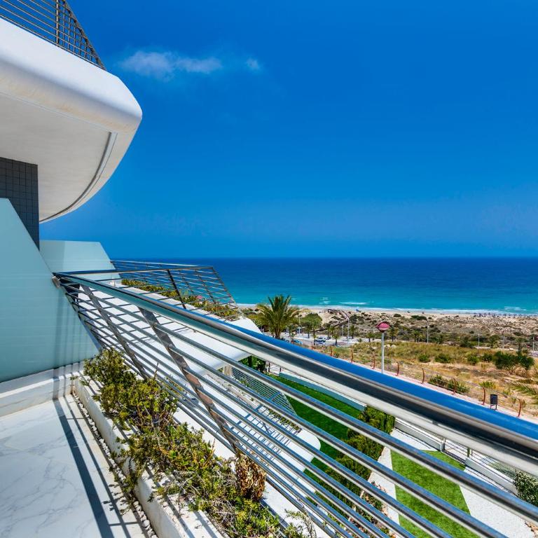 INFINITY SUNNY VIEW Deluxe - Three-Bedroom Apartment - 25
