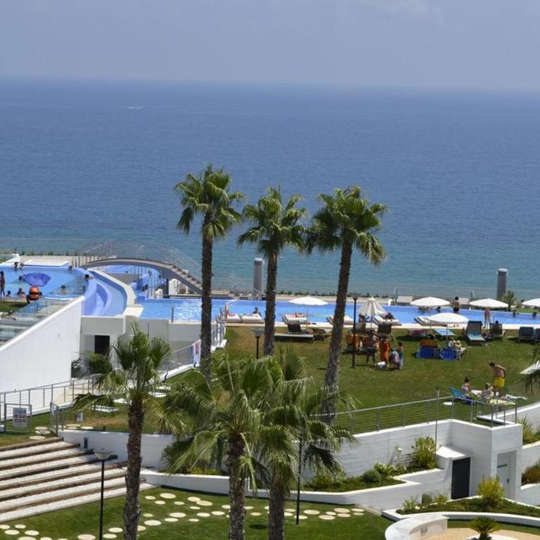 INFINITY SUNNY VIEW Deluxe - Three-Bedroom Apartment - 19