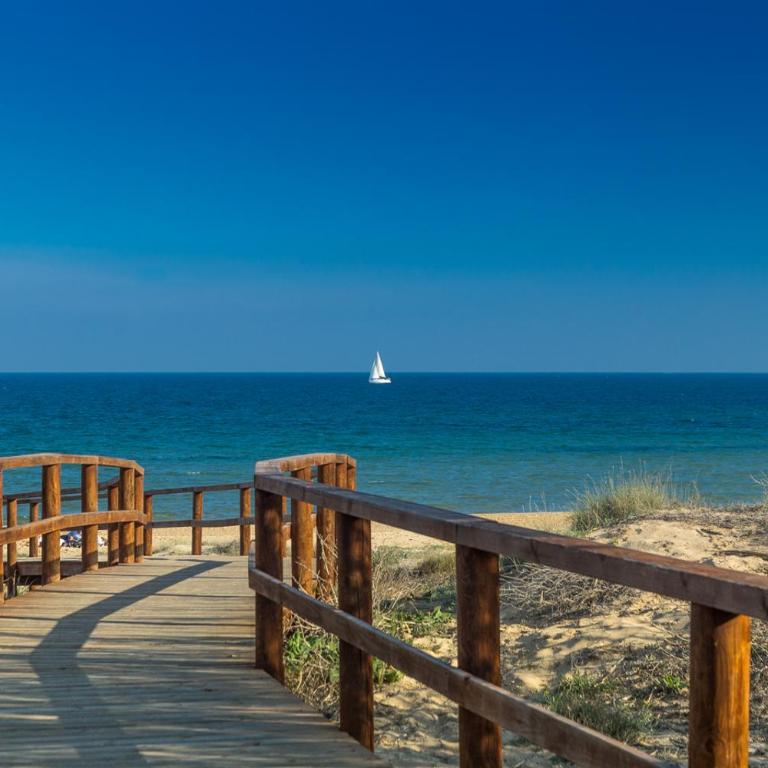 INFINITY SUNNY VIEW Deluxe - Three-Bedroom Apartment - 11