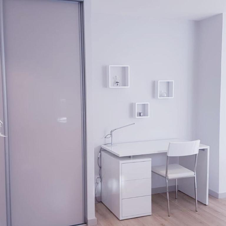 Le White Cosy à 5 minutes du Lac avec parking privatif gratuit - Appartement 1 Chambre - 13