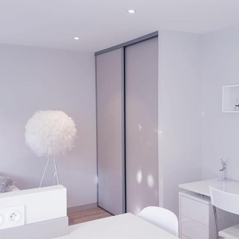 Le White Cosy à 5 minutes du Lac avec parking privatif gratuit - Appartement 1 Chambre - 12