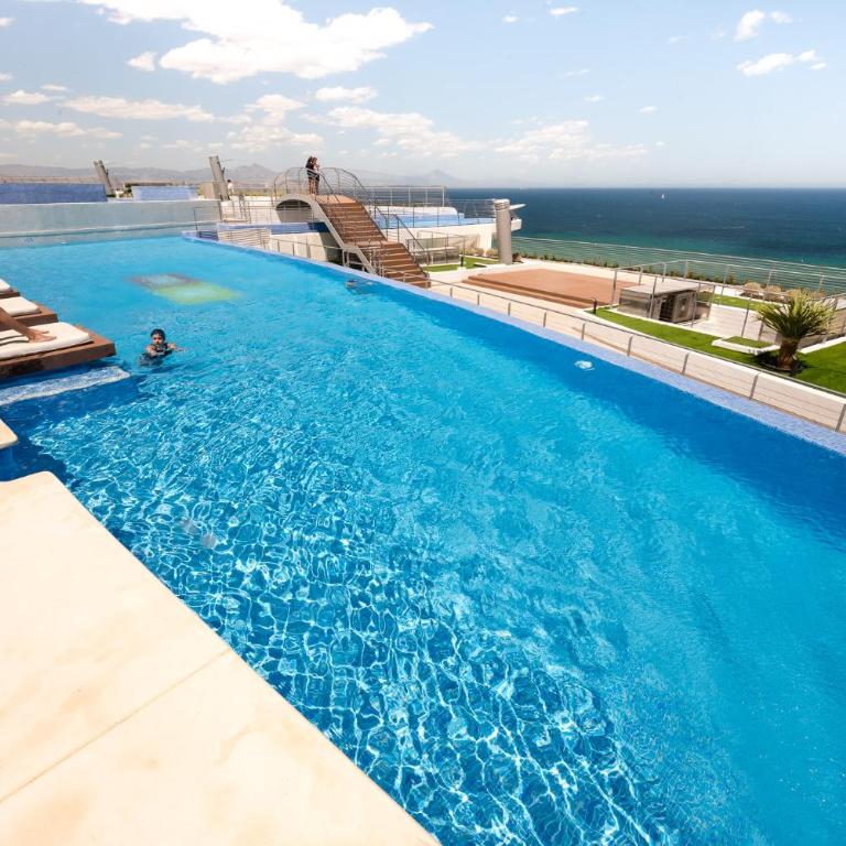 INFINITY SUNNY VIEW Deluxe - Three-Bedroom Apartment - 2