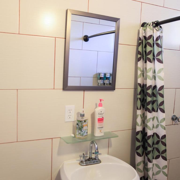 Playa Hermosa Inn at the beach - Queen Room - 2