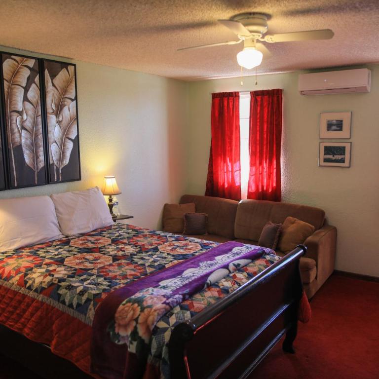 Playa Hermosa Inn at the beach - Queen Room - 1