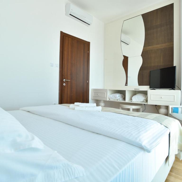 BARBETA Accommodation - Deluxe Two-Bedroom Apartment with Terrace and Sea View - 12