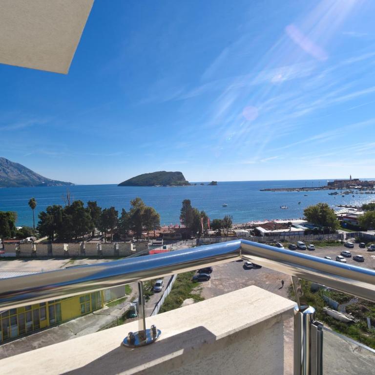 BARBETA Accommodation - Deluxe Two-Bedroom Apartment with Terrace and Sea View - 3