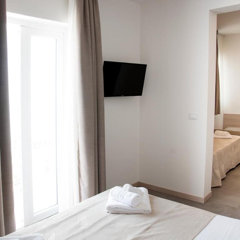 Hotel Solemare - Frontemare - 3 Stelle Superior - Deluxe Triple Room with Balcony and Lateral Sea View - 4