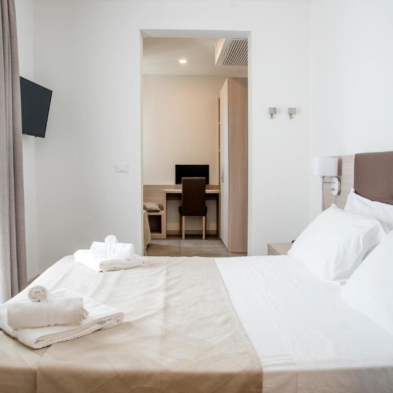 Hotel Solemare - Frontemare - 3 Stelle Superior - Deluxe Triple Room with Balcony and Lateral Sea View - 2