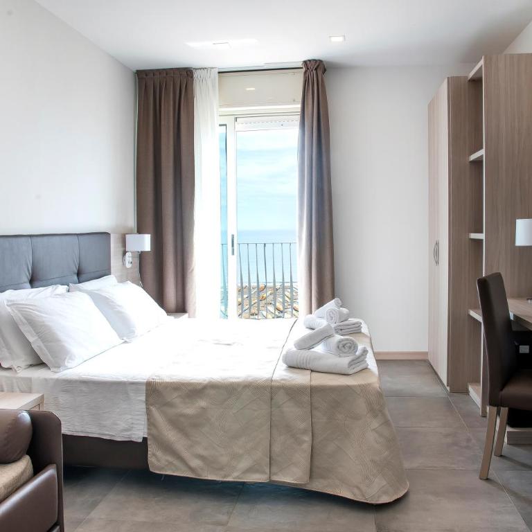 Hotel Solemare - Frontemare - 3 Stelle Superior - Camera Tripla Deluxe con Terrazza e Vista Mare - 3