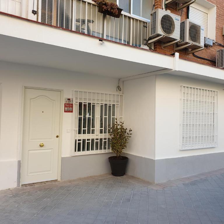 Spacious Apartment Madrid - Metro Barrio del Pilar - Three-Bedroom Apartment - 37