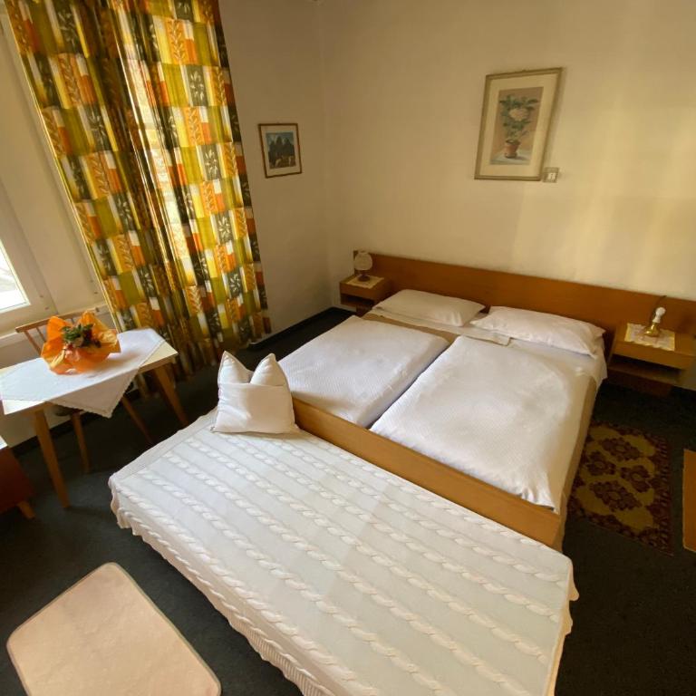 Gasthof Albergo Ressmair - Camera Tripla Economy con Bagno in Comune - 4