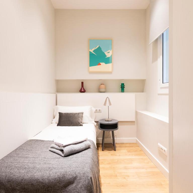 Aspasios Urquinaona Apartments - Three-Bedroom Apartment - 13