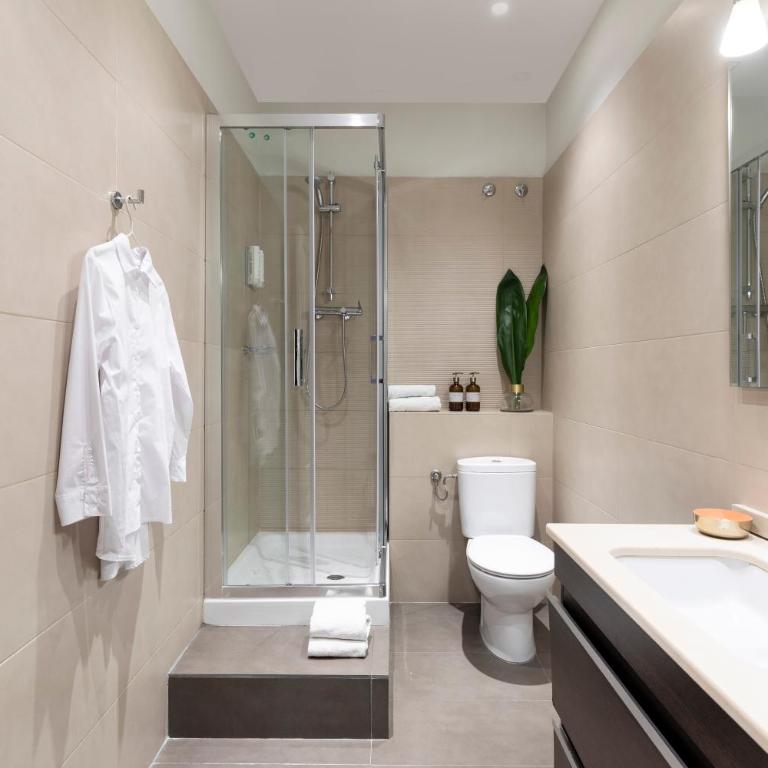 Aspasios Urquinaona Apartments - Three-Bedroom Apartment - 10