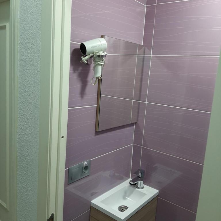 Pensión Antonio Guesthouse - Quadruple Room with Private External Bathroom - 4