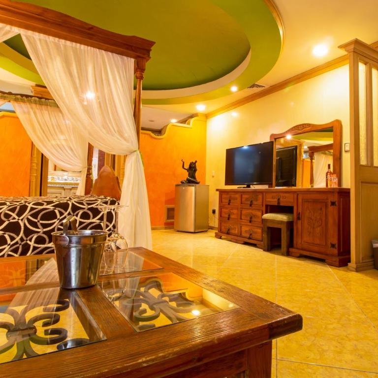 Suites Flamboyanes - Suite Deluxe con bañera de hidromasaje - 3