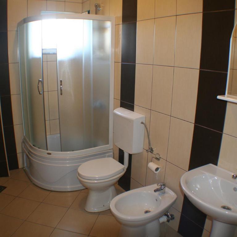 B&B Lovac - Dvokrevetna Soba sa Bračnim Krevetom/Zasebnim Krevetima i Pogledom na Bazen - 4