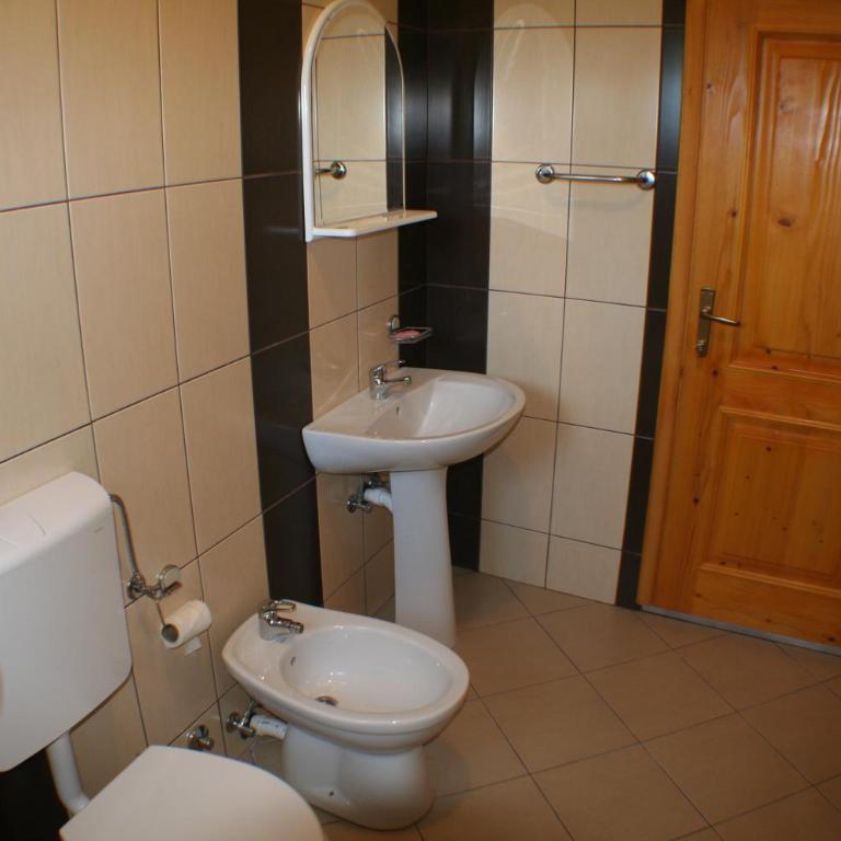 B&B Lovac - Dvokrevetna Soba sa Bračnim Krevetom/Zasebnim Krevetima i Pogledom na Bazen - 3